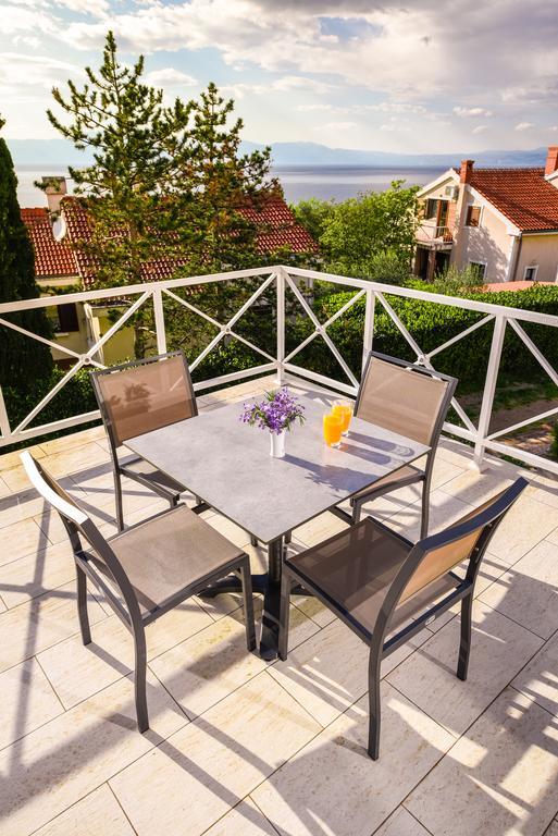 Apartmani Alice Njivice Exterior photo
