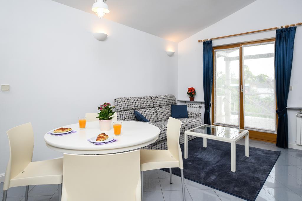Apartmani Alice Njivice Exterior photo